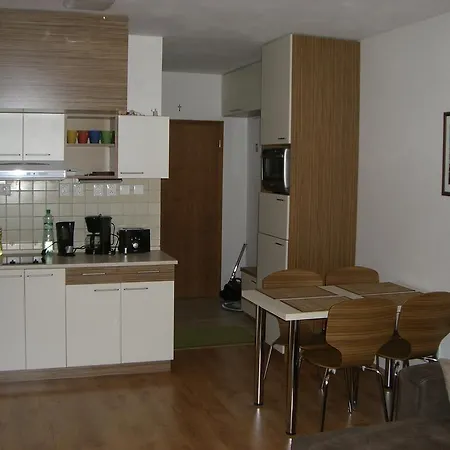 Horec 2 Apartment *
